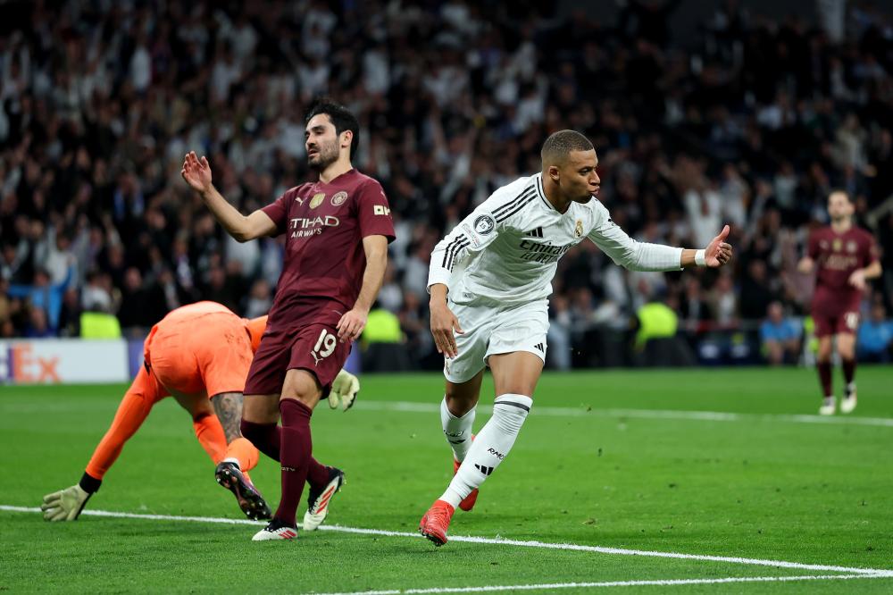 场上作出更 场上作出更