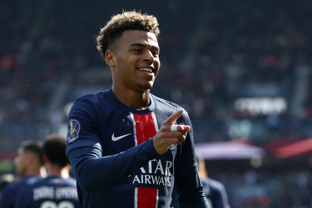 扎卡尼的妻子是扎尼奥洛的前女友，3人曾一度陷入三角恋.