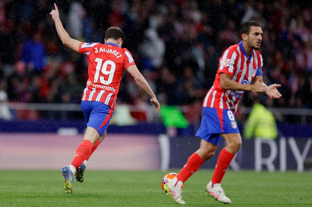 就在今天！36岁库里再创神迹，刷新NBA历史第一纪录，前无古人！.