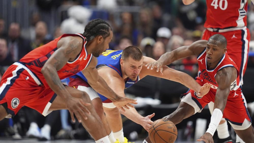 就在今天！36岁库里再创神迹，刷新NBA历史第一纪录，前无古人！.